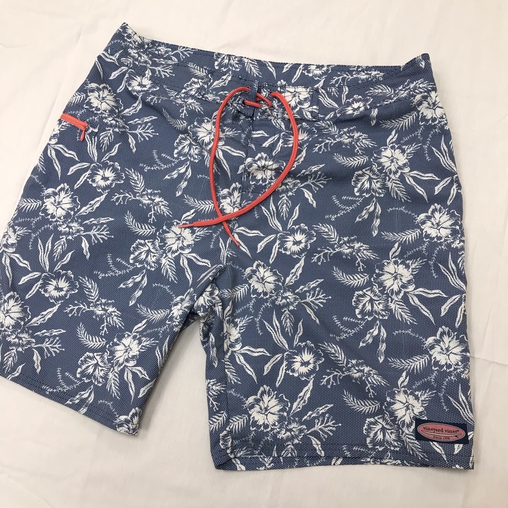 vineyard vines board shorts - Picture 2 of 5
